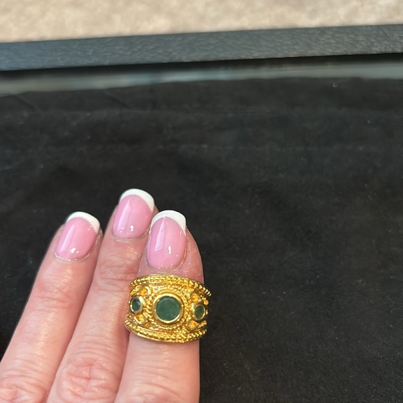18kt over sterling Emerald ring! Beautiful! Size 5 - Picture 3 of 5